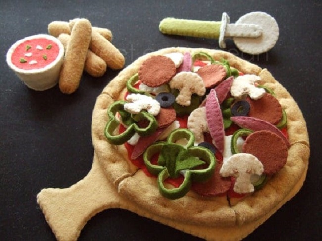 Felt food pizza